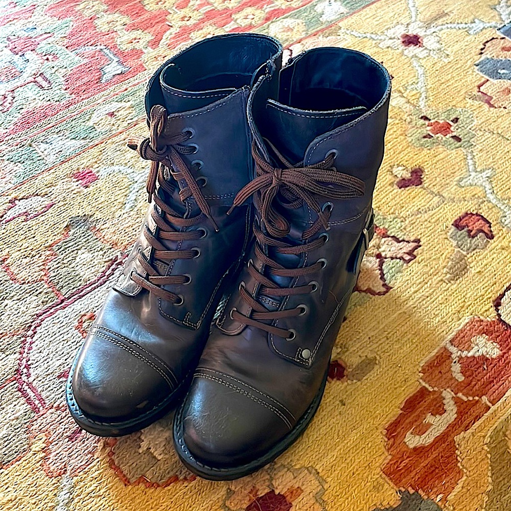 Women’s dark brown Taos boots, size 7.5.